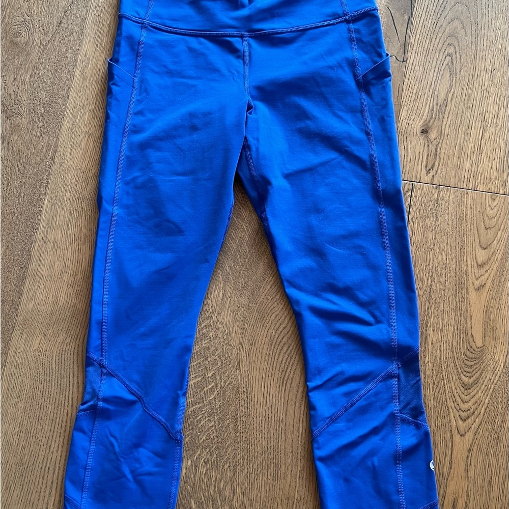 Lululemon Womens 6 Royal Blue Cropped pocket Leggings Yoga Active
